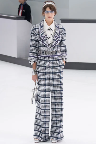Look 15